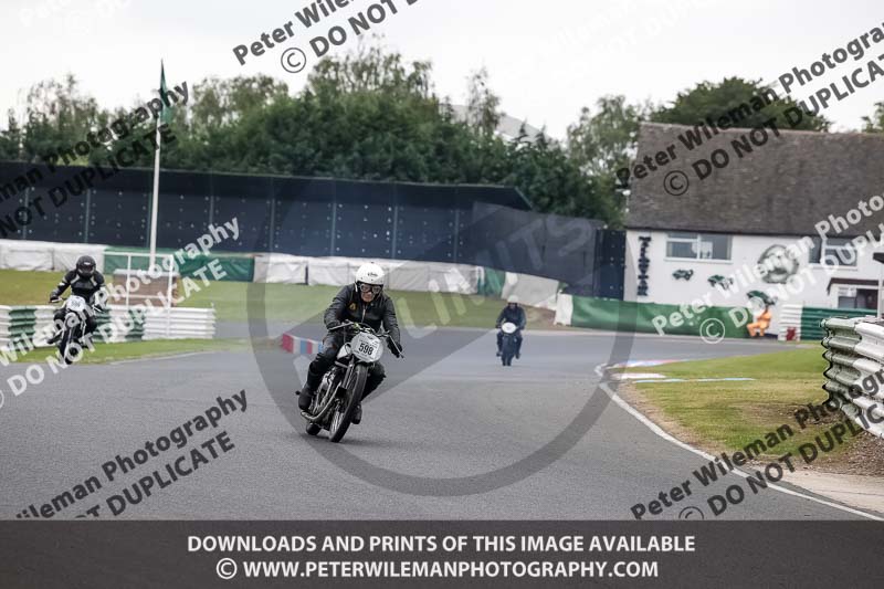 Vintage motorcycle club;eventdigitalimages;mallory park;mallory park trackday photographs;no limits trackdays;peter wileman photography;trackday digital images;trackday photos;vmcc festival 1000 bikes photographs